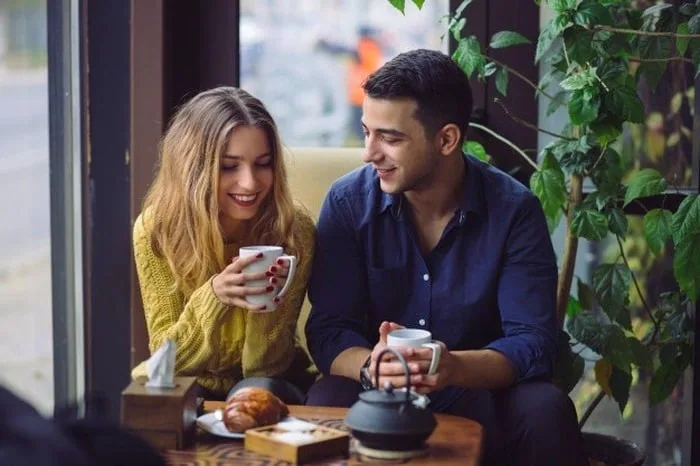 رفتن به رستوران قرار عاشقانه