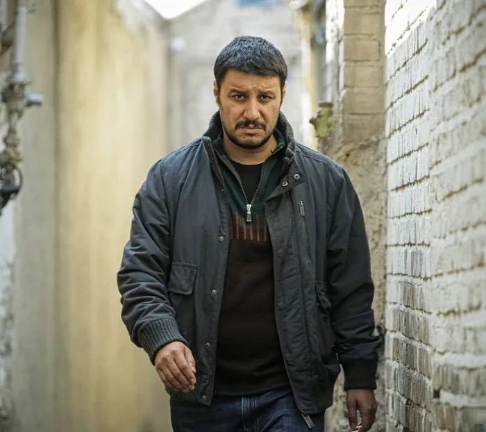 جواد عزتی در فیلم شنای پروانه جواد عزتی در شنای پروانه