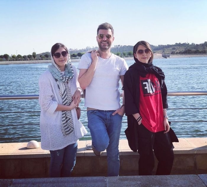 باربد بابایی و دختران دوقلویش باربد بابایی و دخترانش
