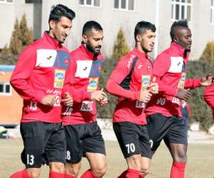 پرسپولیس ، واراژدین