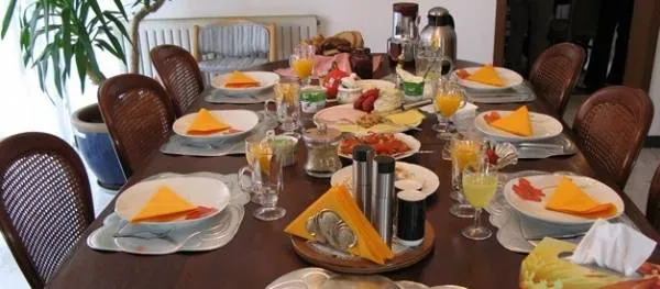 تزیین ساده میز غذا خوری تزیین میز غذا خوری