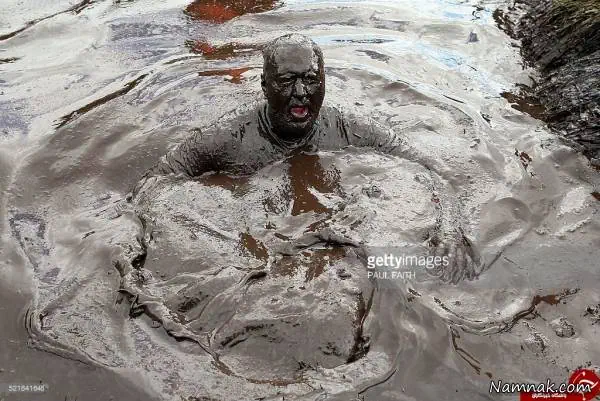 مسابقه ای عجیب شنا در باتلاق در ایرلند شمالی شنا در باتلاق