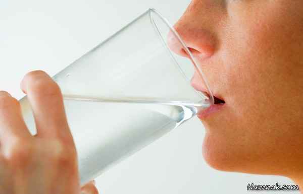 مضررات نوشیدن آب قبل از خواب ، نوشیدن آب ناشتا ، نوشیدن آب قبل از صبحانه