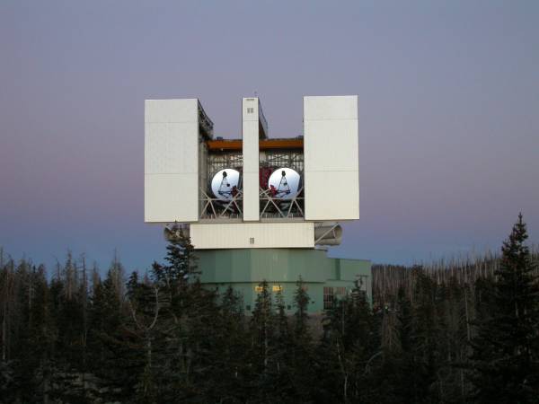 تلسکوپ دوچشمی LBT