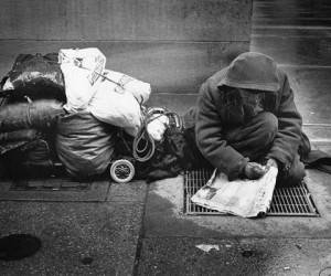کمک و رسیدگی به بی خانمان ها