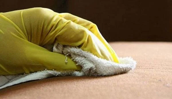 روش از بین بردن لکه چسب قطره ای جدا کردن لکه چسب قطره ای