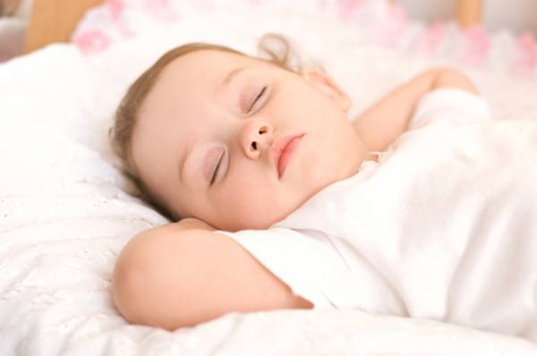 طرز صحیح خوابیدن کودک