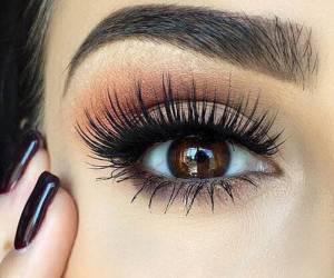 کاشت و اکستنشن مژه