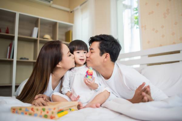 رفتارهای والدین با کودک بازی با فرزند