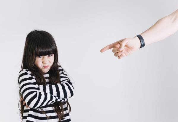 اشتباهات والدین در تربیت کودکان بزرگترین اشتباهات والدین