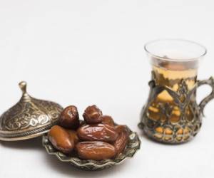 چای با خرما