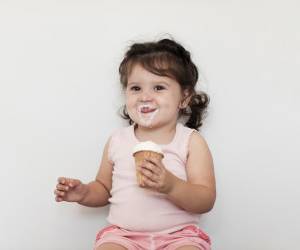 بستنی برای کودک