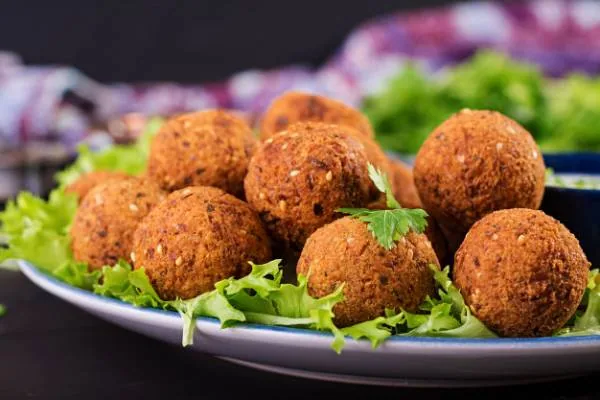 فلافل از غذاهای معروف خوزستان فلافل