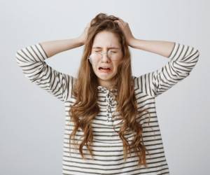 گریه هنگام عصبانیت