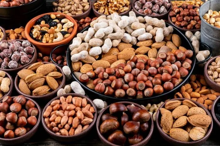 تغذیه برای رشد مژه آجیل