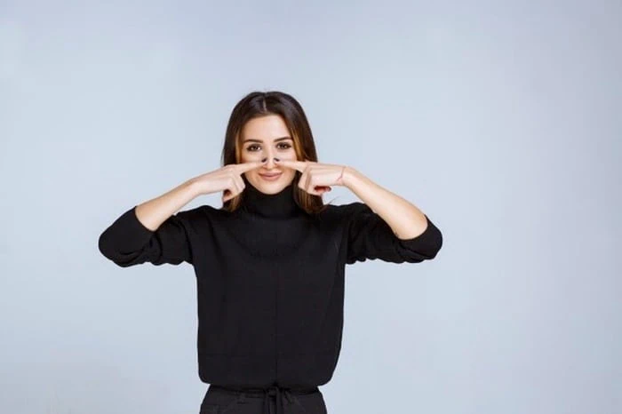 مراقبت های بعد از جراحی ترمیمی بینی ماساژ بینی عمل شده