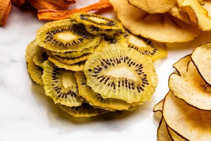 انواع روش های تهیه کیوی خشک طرز تهیه کیوی خشک