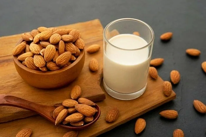 شیر بادام چه مضراتی دارد؟ شیر بادام