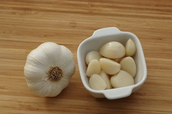 درمان گل مژه با سیر