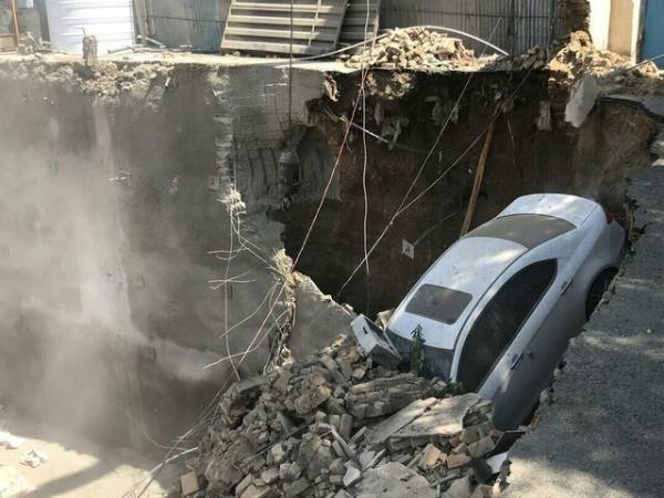 ریزش ساختمان در تهران
