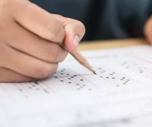 آزمون کاردانی