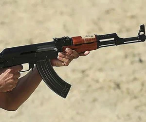 شلیک با کلاشینکف