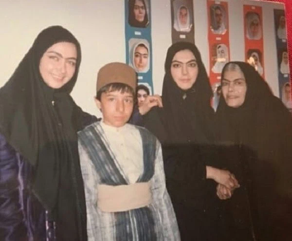 حمیرا ریاضی ، فخری خروش و کتایون ریاحی