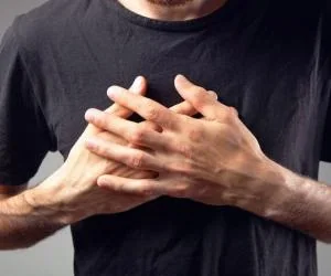 بزرگ شدن سينه نشانه چيست