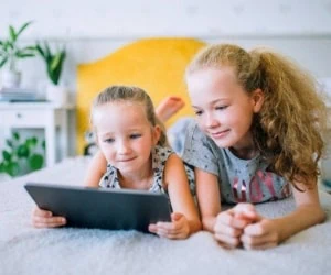 از چه سنی برای کودکان موبایل بگیریم؟