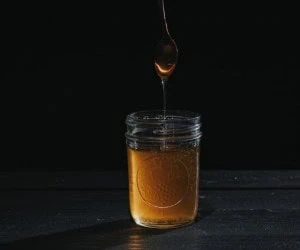  دلیل اصلی شکرک زدن عسل و راه حل آن 