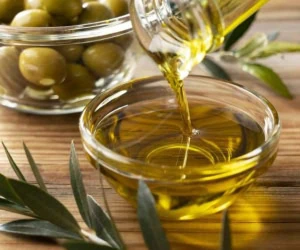 طریقه استفاده روغن زیتون برای مو