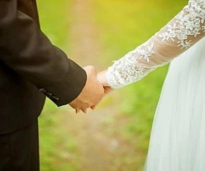 ازدواج با مردی کوچکتر از خود