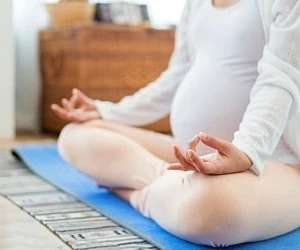 فواید یوگا در بارداری + حرکات یوگا برای ماههای مختلف بارداری