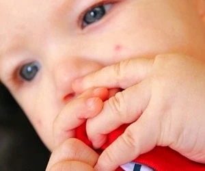 گیرکردن غذا در گلوی کودک