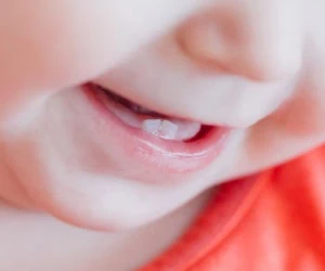گاز گرفتن نوزاد