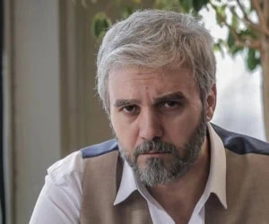 کامبیز دیر باز