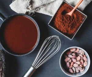  طرز تهیه سس براق شکلاتی فرانسوی برای روی کیک و دسر 