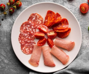 تفاوت مهم ژامبون و کالباس و بیکن؛ کدوم بهتره؟
