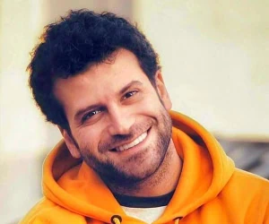 روزبه حصاری