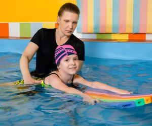 آموزش شنا به کودک