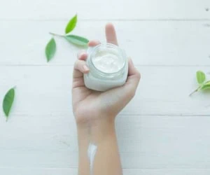بهترین کرم های آبرسان برای خشکی پوست در سرما