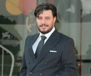 جواد عزتی