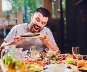 غذا خوردن ماه ها