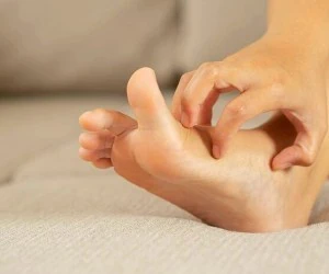 خارش پا در شب