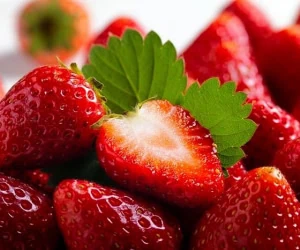  هشدار: این افراد دیگه توت فرنگی نخورن 