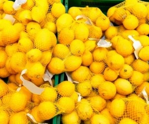 لیمو کنار تخت