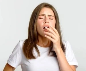 باعث عطسه