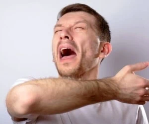  چرا عطسه می کنیم و چرا نگه داشتن عطسه خفه میکند؟ 