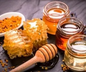  فواید شگفت انگیز خوردن عسل قبل از خواب 