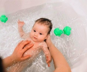 حمام کردن نوزاد